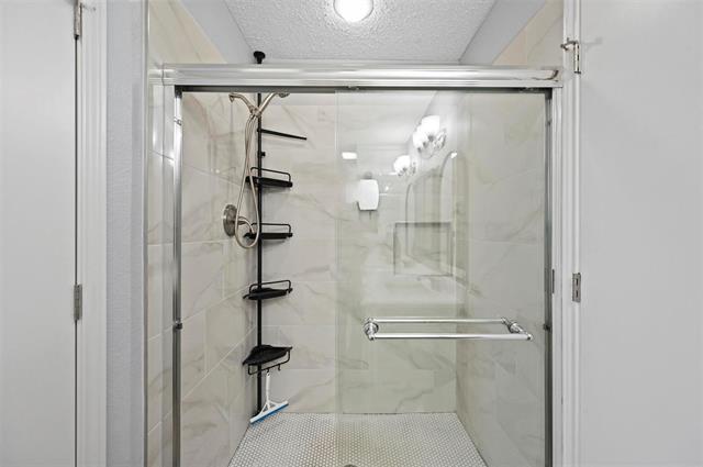 Building Photo - 2530 Seven Hills Dr