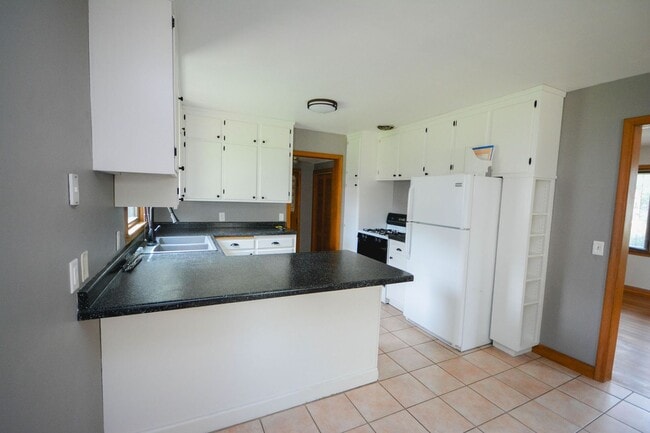 Building Photo - Beautiful 2-story home in Slatterly Park neighborhood!