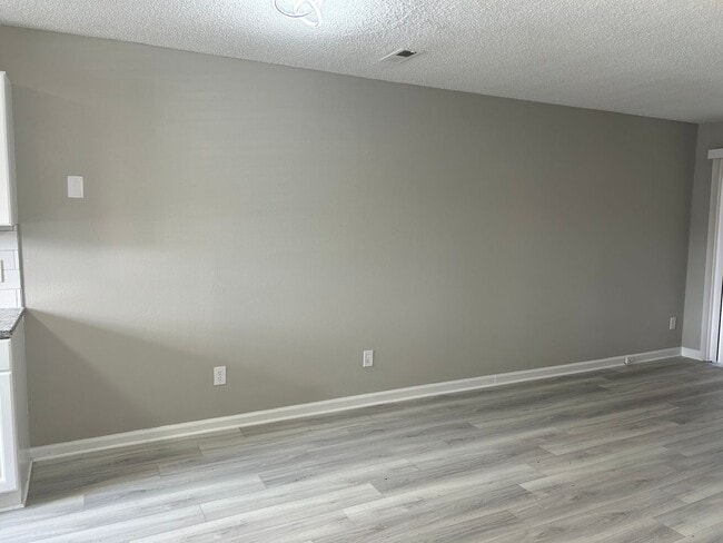 Building Photo - 415 Kentucky Dr