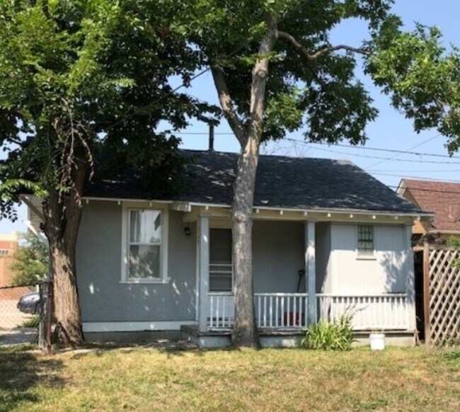 Primary Photo - 920 S David St