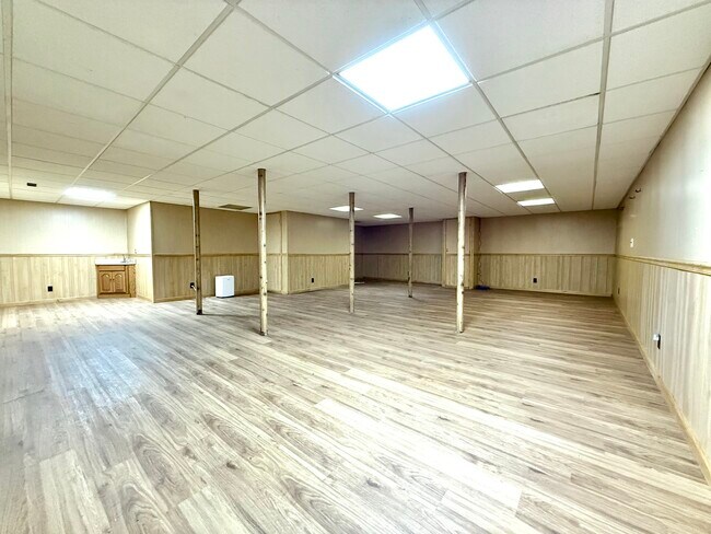 Building Photo - 1209 W Bauer Rd