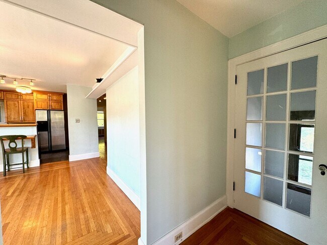 Building Photo - 505-507 W McMillan