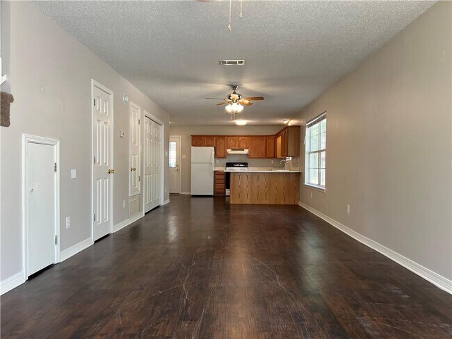 Building Photo - 132 Bayou Sara Ave