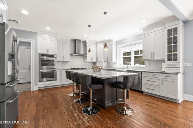 Building Photo - 558 Cedar Ave