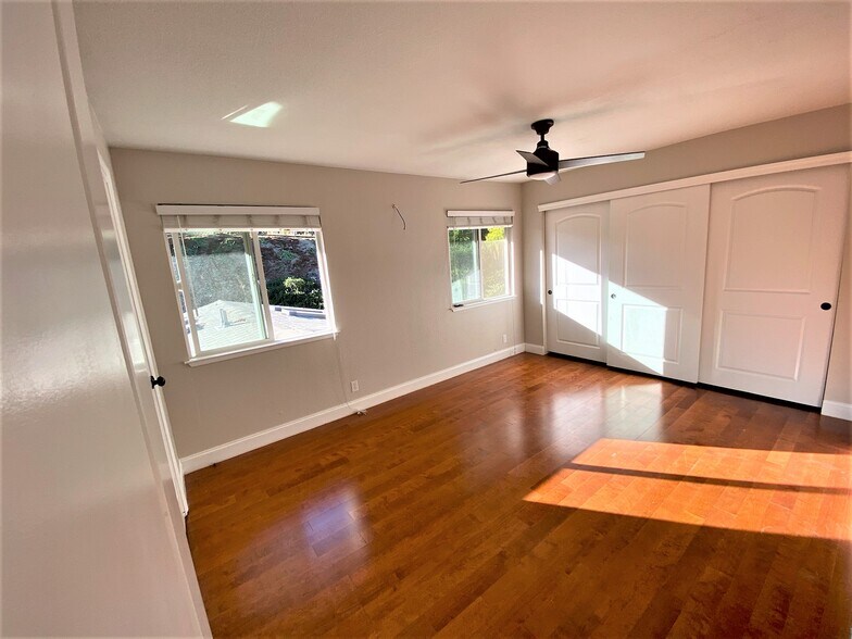 Building Photo - 631 Skyline Dr