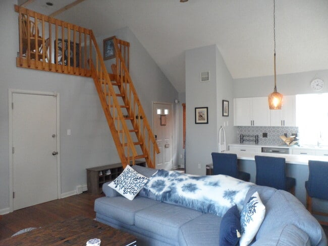 Building Photo - 9400 Ventnor Ave