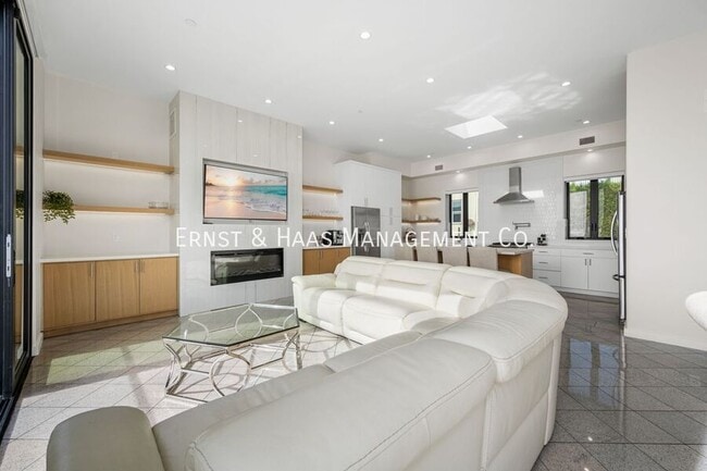 Building Photo - 1724 Bluff Pl