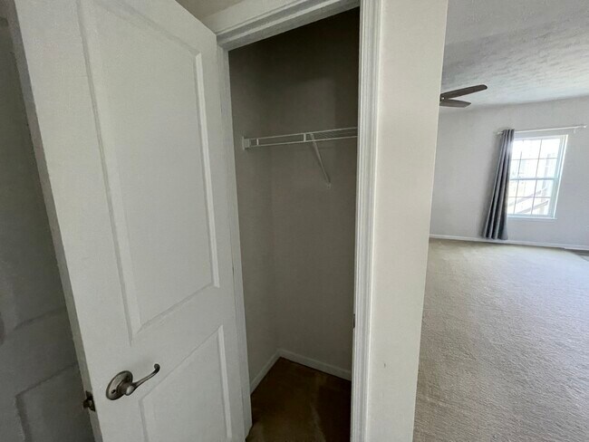 Building Photo - 1164 Trovillo Dr