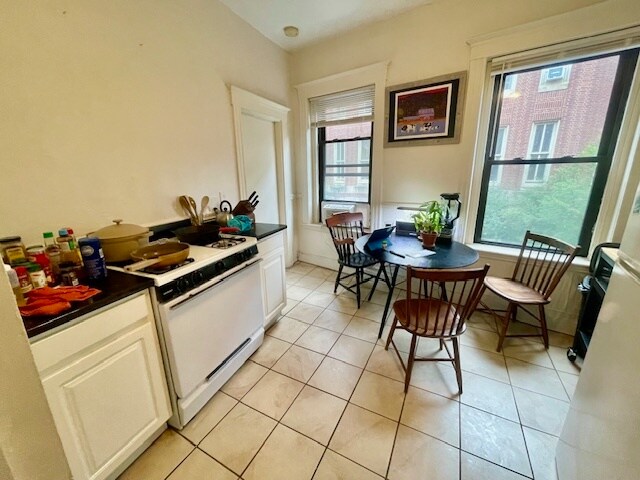Primary Photo - 11 Charter St