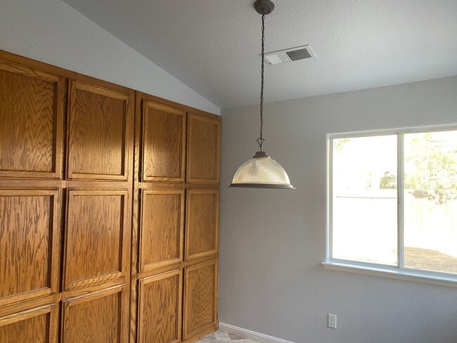 Building Photo - COMING SOON!! VERY NICE HOME 4 BEDROOM 2 BATHS