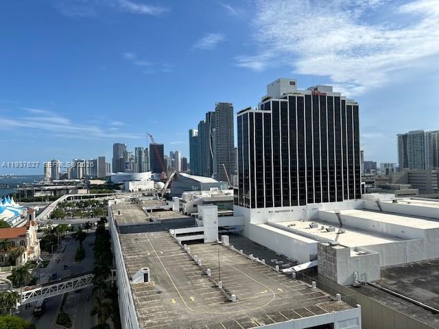 Building Photo - 1750 N Bayshore Dr