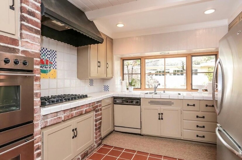Kitchen - 752 S El Monte Ave