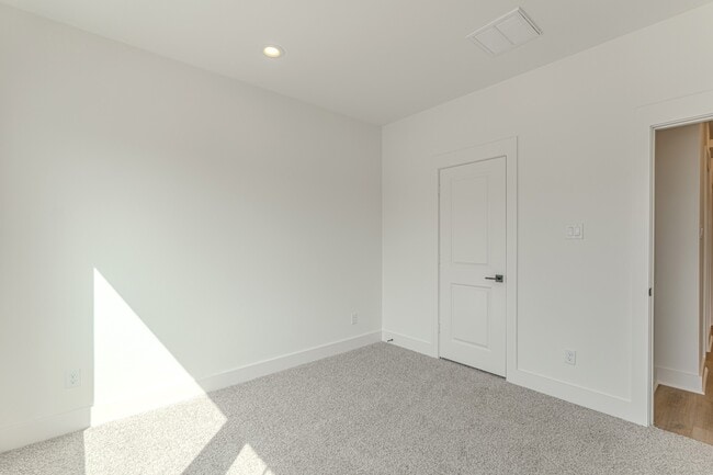 Building Photo - 7628 Inwood Hls Ln