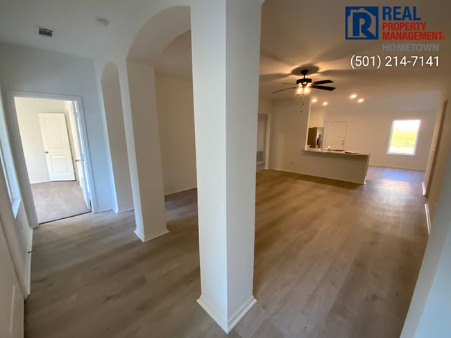 Building Photo - 1495 Meadows Dr