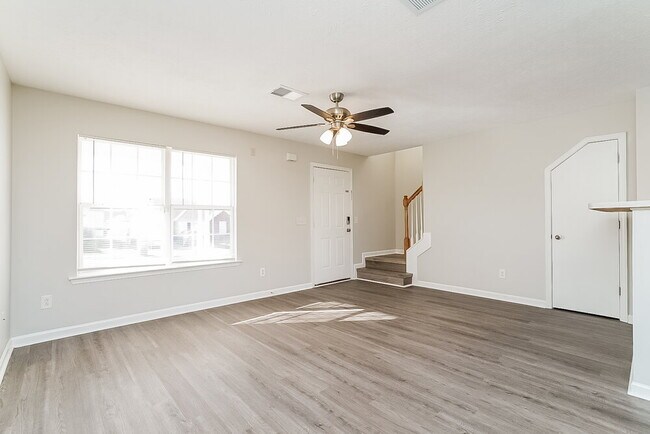 Building Photo - 324 Sarna Dr