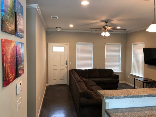 Building Photo - 7901 Williams Dr