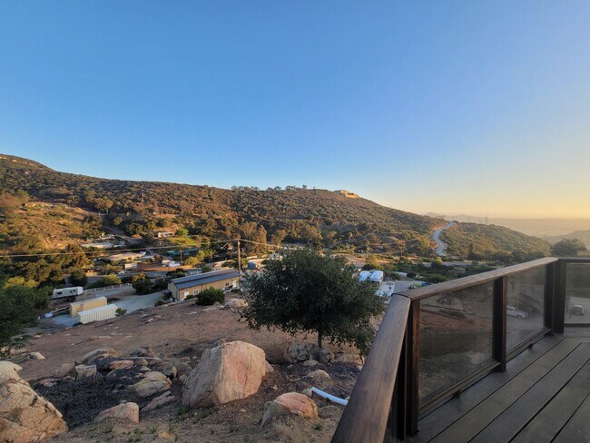 Building Photo - 2828 La Cresta Rd