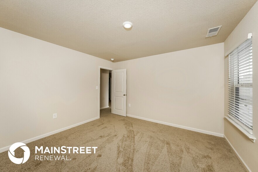 Building Photo - 630 Clover Cir
