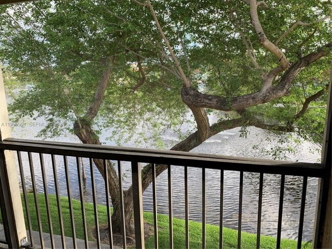 Building Photo - 1261 SW 46th Ave