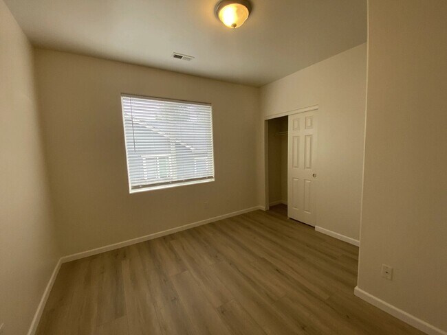 Building Photo - 660 Callahan Dr