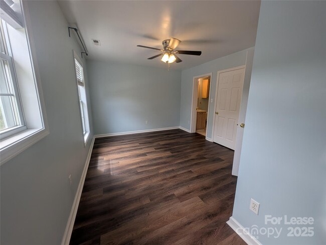Building Photo - 1505 Flintwood Dr