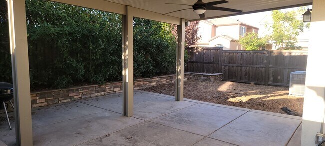 Building Photo - Gorgeous 4 bedroom 3 bath in Fiddyment Farm