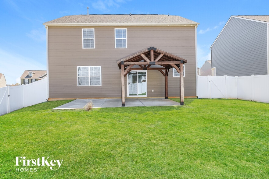 Building Photo - 109 Longleaf Dr