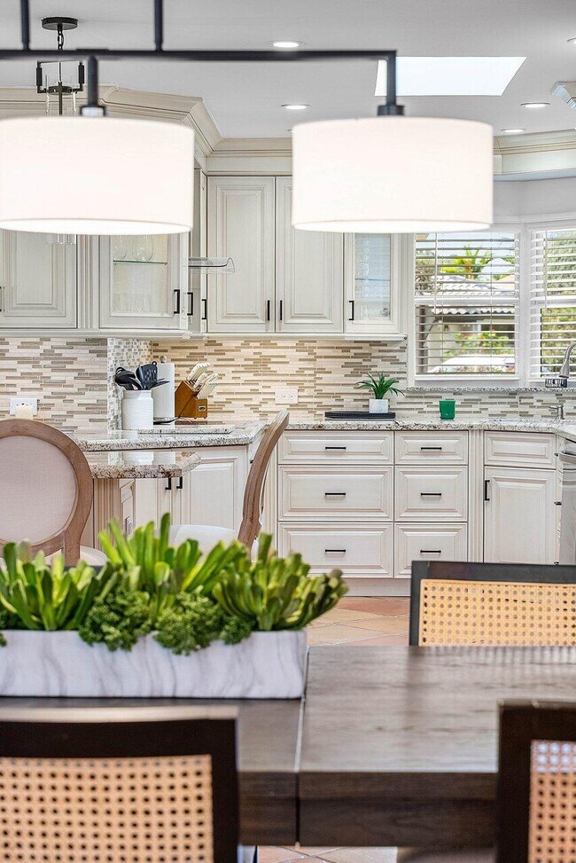 Building Photo - 18 Bristol Ln