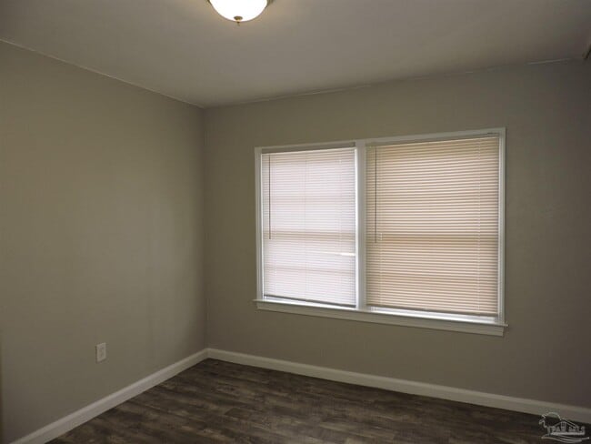 Building Photo - 220 E Highland Dr
