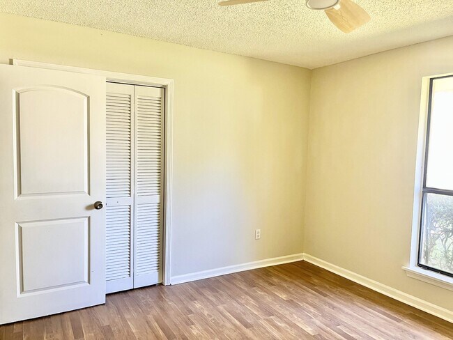 Building Photo - 17042 Appomattox Ave