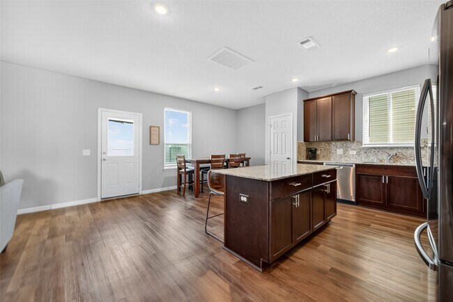Building Photo - 10831 Fall Mill Dr