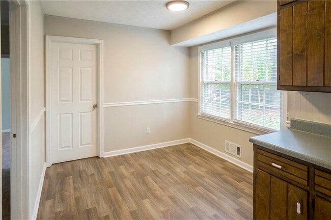 Building Photo - 1802 Driftwood Pl