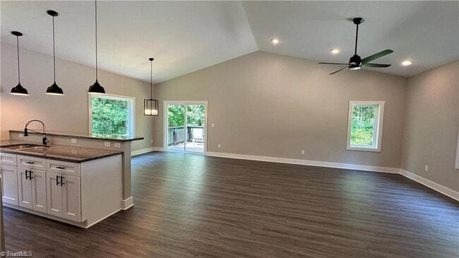 Building Photo - 148 Buena Vista Dr