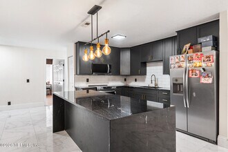 Building Photo - 8880 Old Kings Rd S