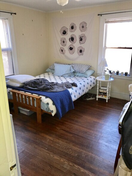 Building Photo - 171 Hillside St