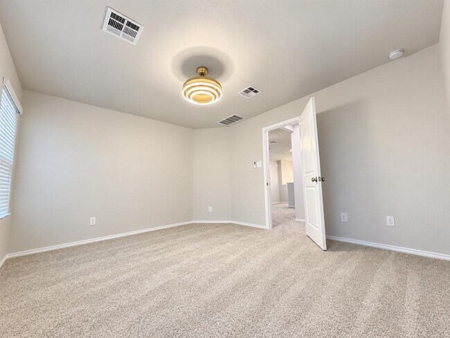 Building Photo - 117 Open Sky Wy