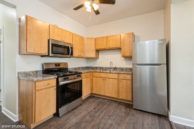 Building Photo - 5028 W Madison St