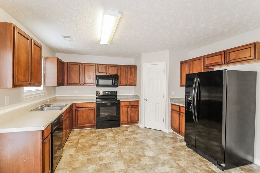Building Photo - 296 Millstone Dr