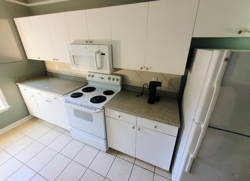 Kitchen - 2223 Egret Crest Ln