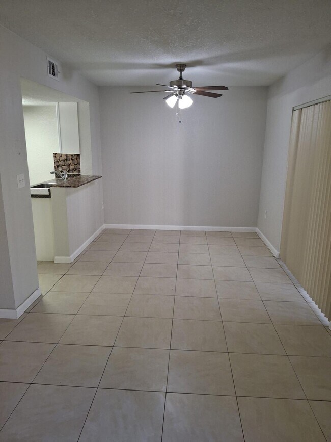 Building Photo - 3238 Coral Lake Ln