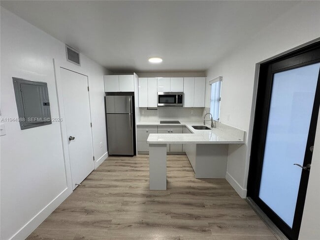 Building Photo - 1971 NW 2nd Ct