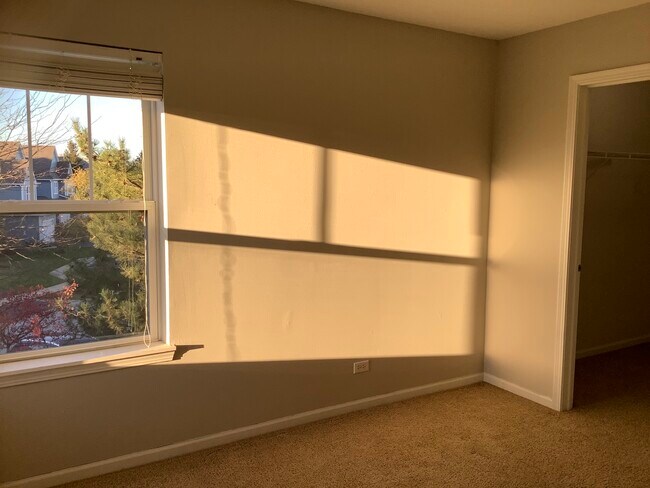 Building Photo - 75 Woodview Dr