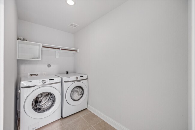 Building Photo - 32906 Ruthie Dean Dr