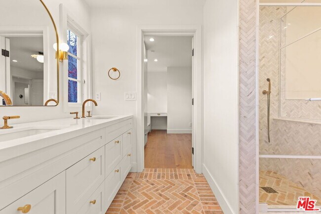 Building Photo - 17620 Camino De Yatasto