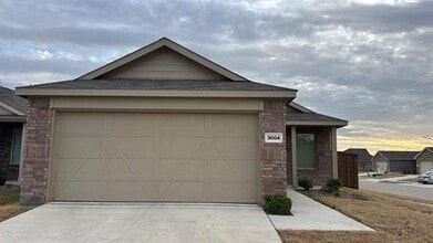 Building Photo - 3004 Harper St