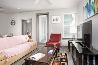 Building Photo - 1905 Canterbury St