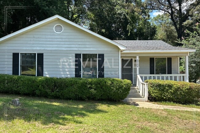 Building Photo - 3 Bed 2 Bath with Large Yard