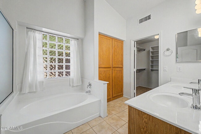 Building Photo - 3626 E Potter Dr