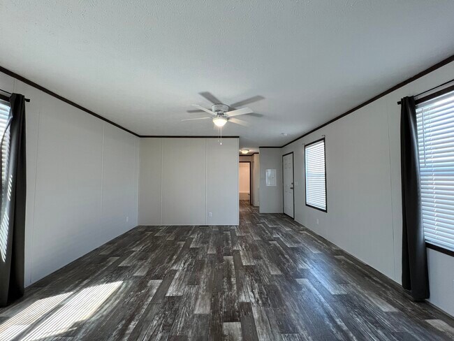 Building Photo - 38140 Ducharme Dr