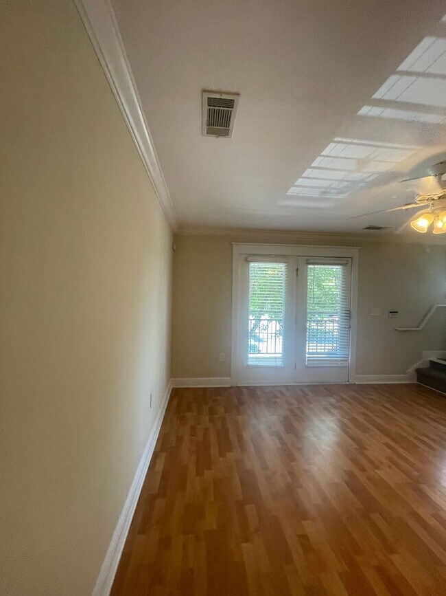 Building Photo - 17-1728 J&amp;S